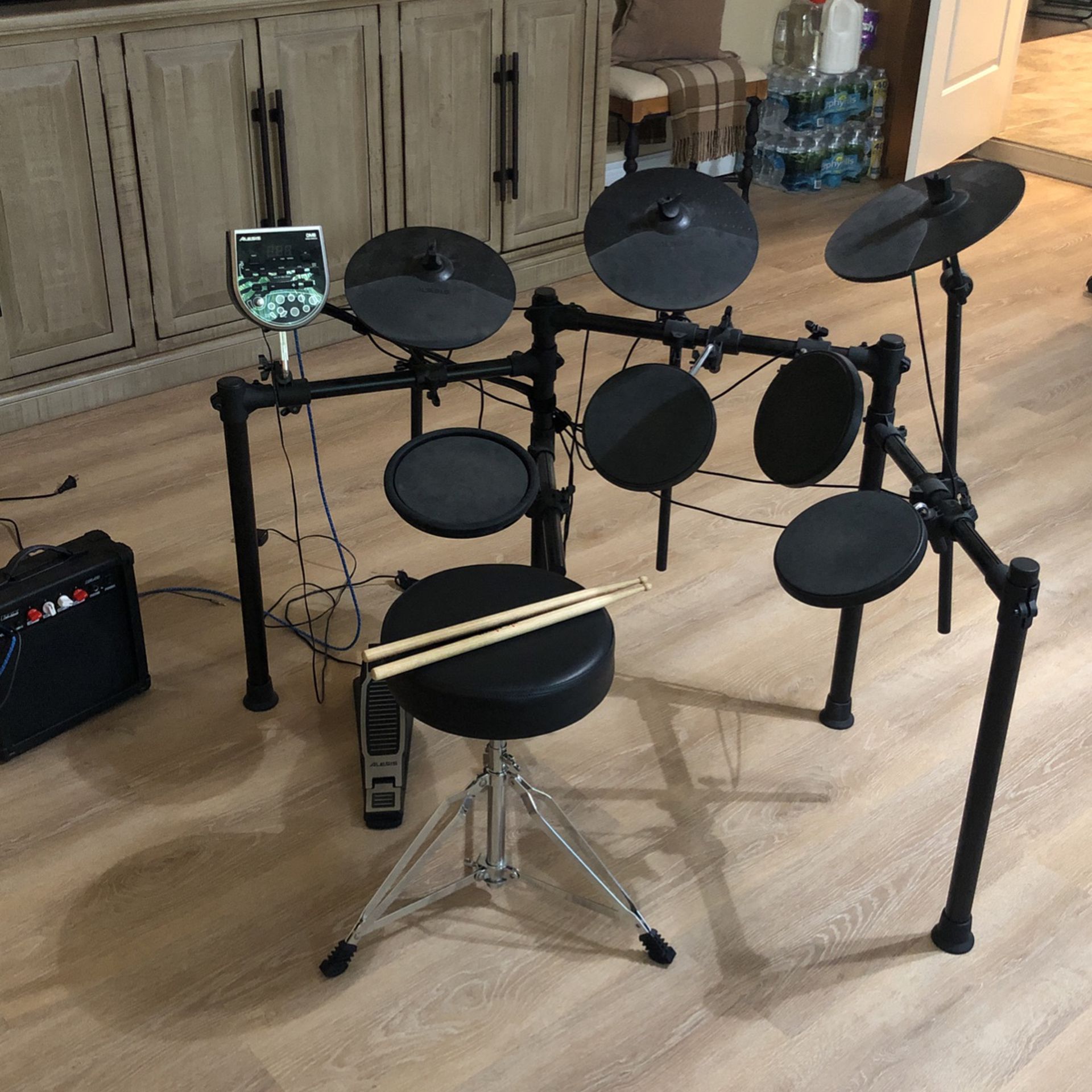 Alesis Electronic 7 Drum Set With and Amp