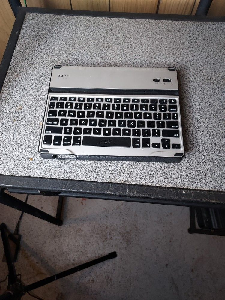 Zagg Bluetooth Keyboard With Pairing Works Great Only 10$