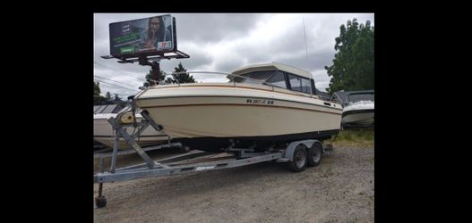 22' Sun Runner Hard Top Fishing/Cabin Cruiser
