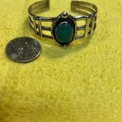 Vintage sterling silver and turquoise wrist bracelet very clean peace
