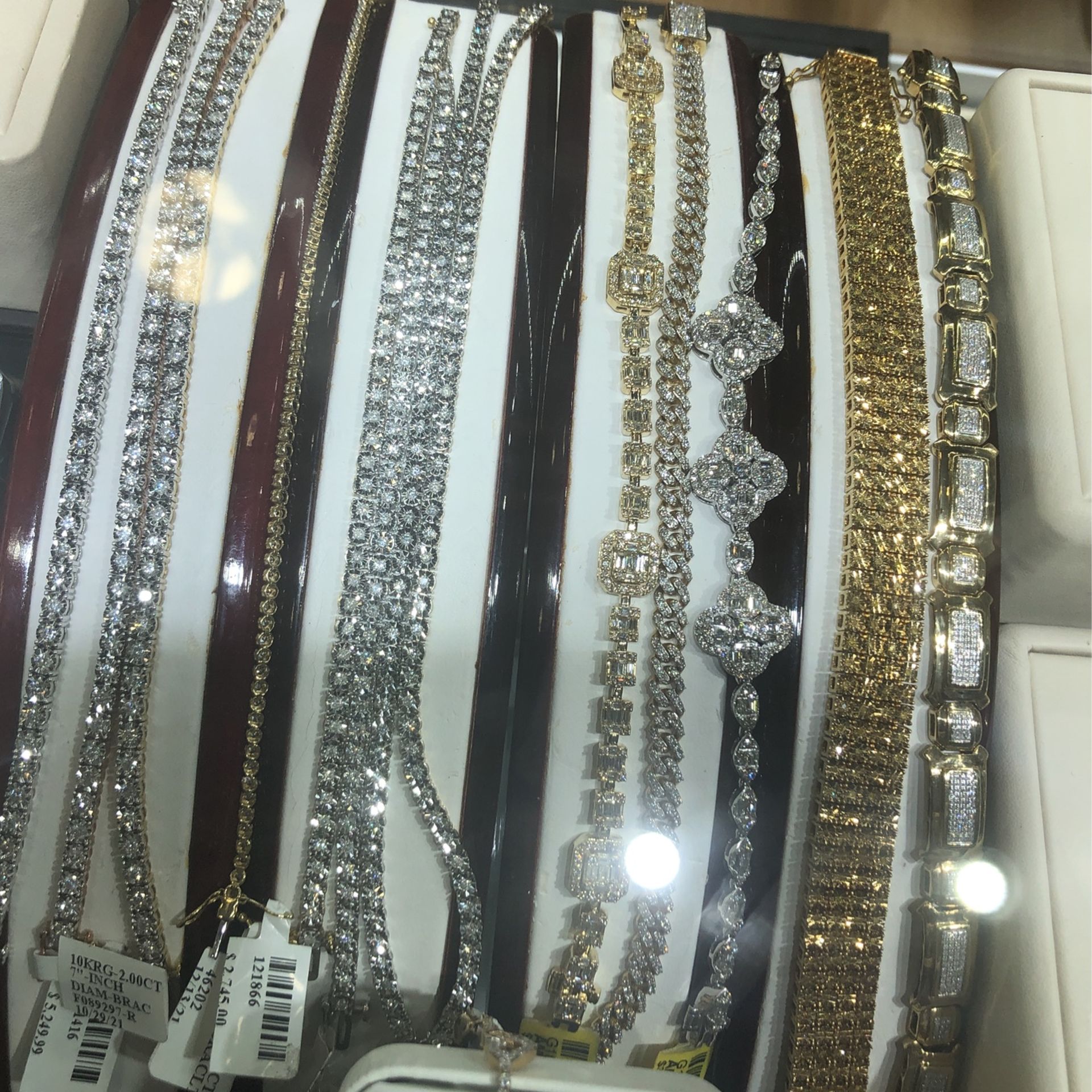 Diamond bracelet solid gold