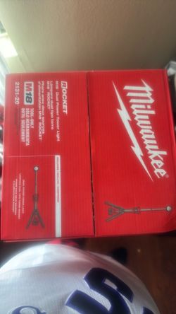 Milwaukee M18 Rocket Dual Power Tower Light