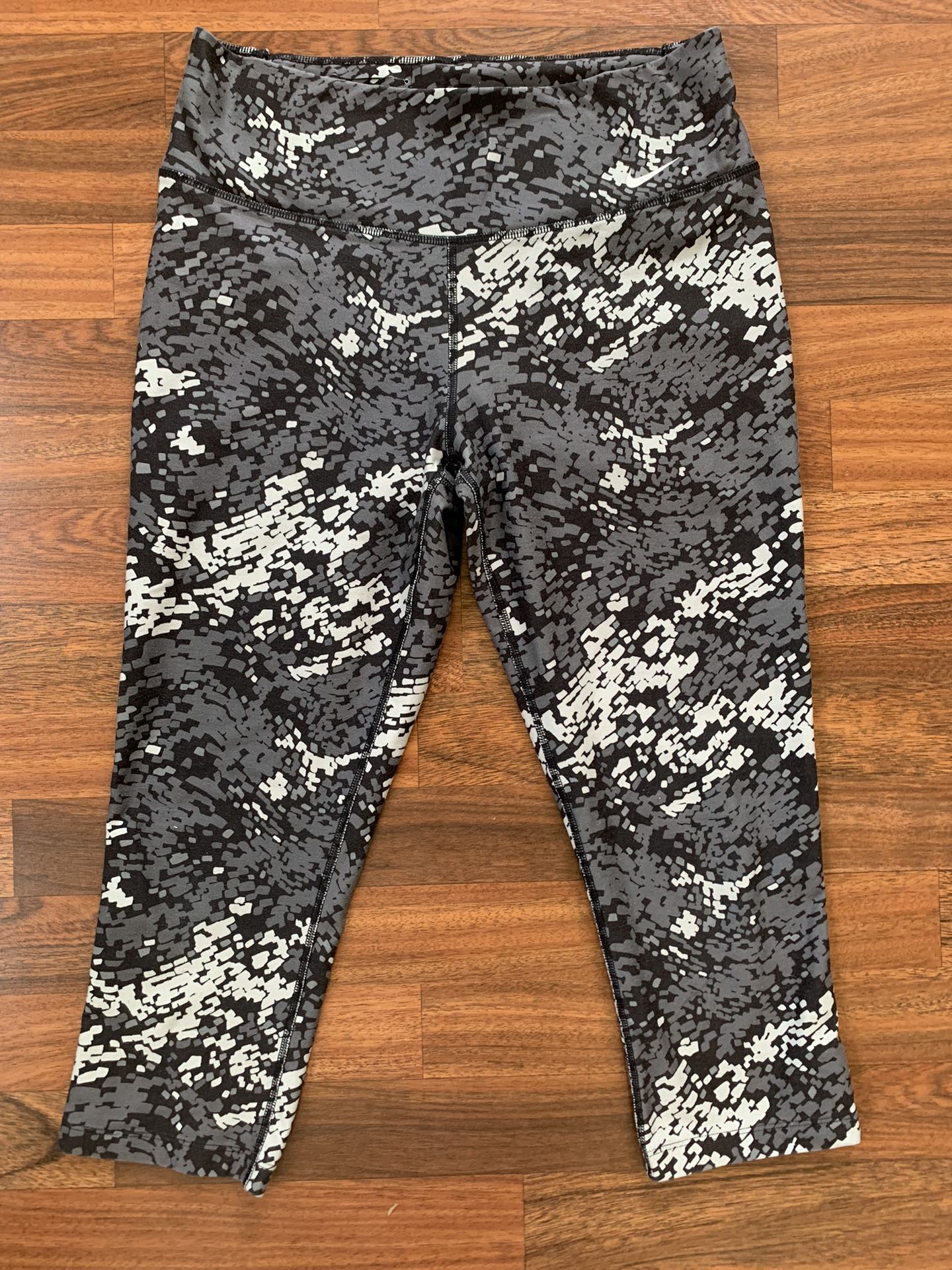 Nike DRI-FIT 3/4 Capri Tights Active Pant Size M Black gray