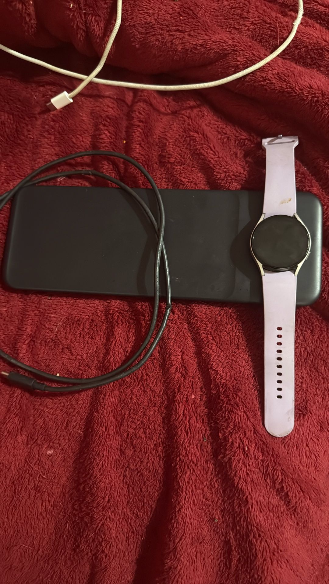 Samsung Trio Charges Two Phones And A Watch Samsung Watch Five Along With The Cord