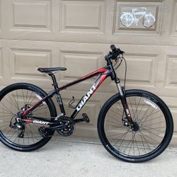 Giant Atx 27.5 Mountain Bike