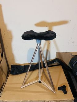 🪑✨ Portable Folding Tripod Stool w/ Cushion Seat Lightweight & Travel Ready 🖤🏕️  📍 Pickup Location: s. Durango & 215 near IKEA  Description: Compa