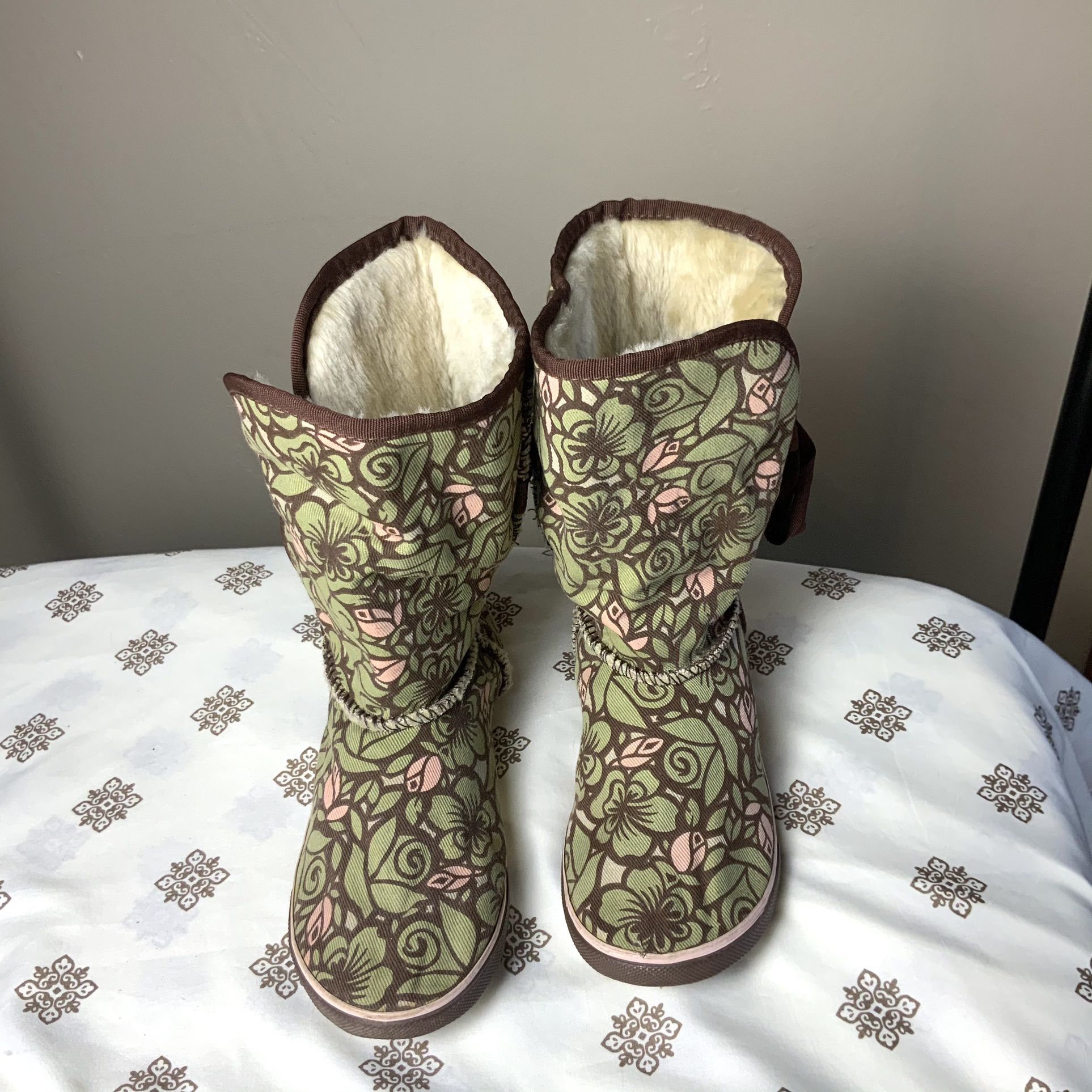 Sugar Canvas Floral Furry Slipper Boots Wm 9