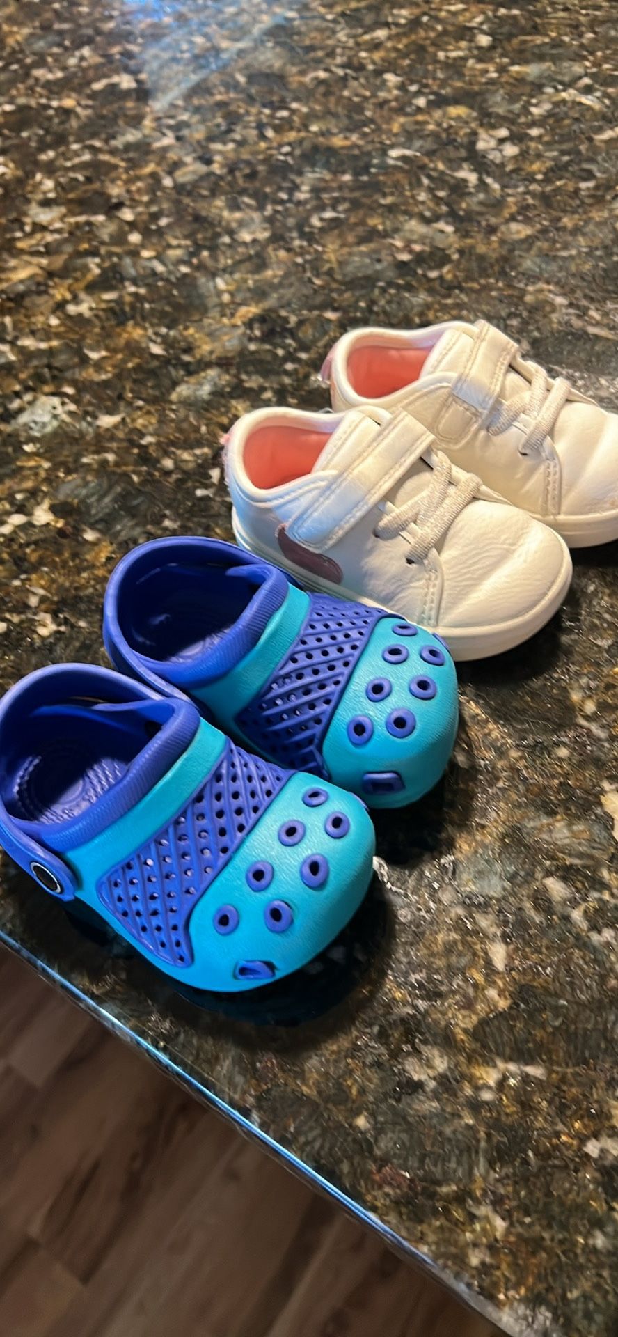 Baby Girl Or Boy Shoes Sz 4