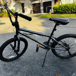 BMX Elite Bike - Bicycle - Bicicleta. 