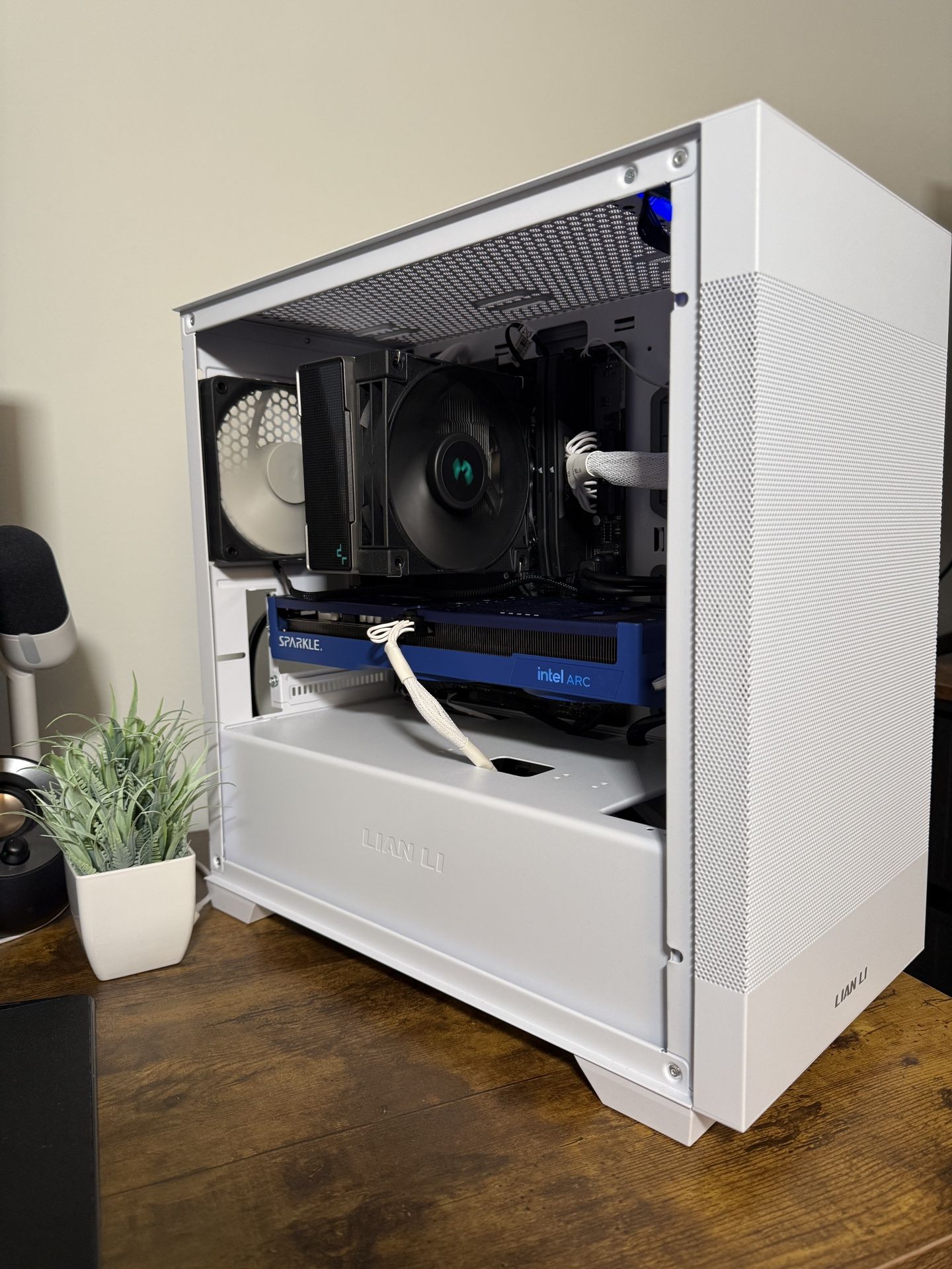 Ryzen 7600 + Arc B580 Streaming And Gaming PC 1440P High Settings