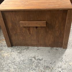 Antique/vintage toy chest comes with toys