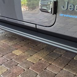 Jeep OEM Rock rails with step assist