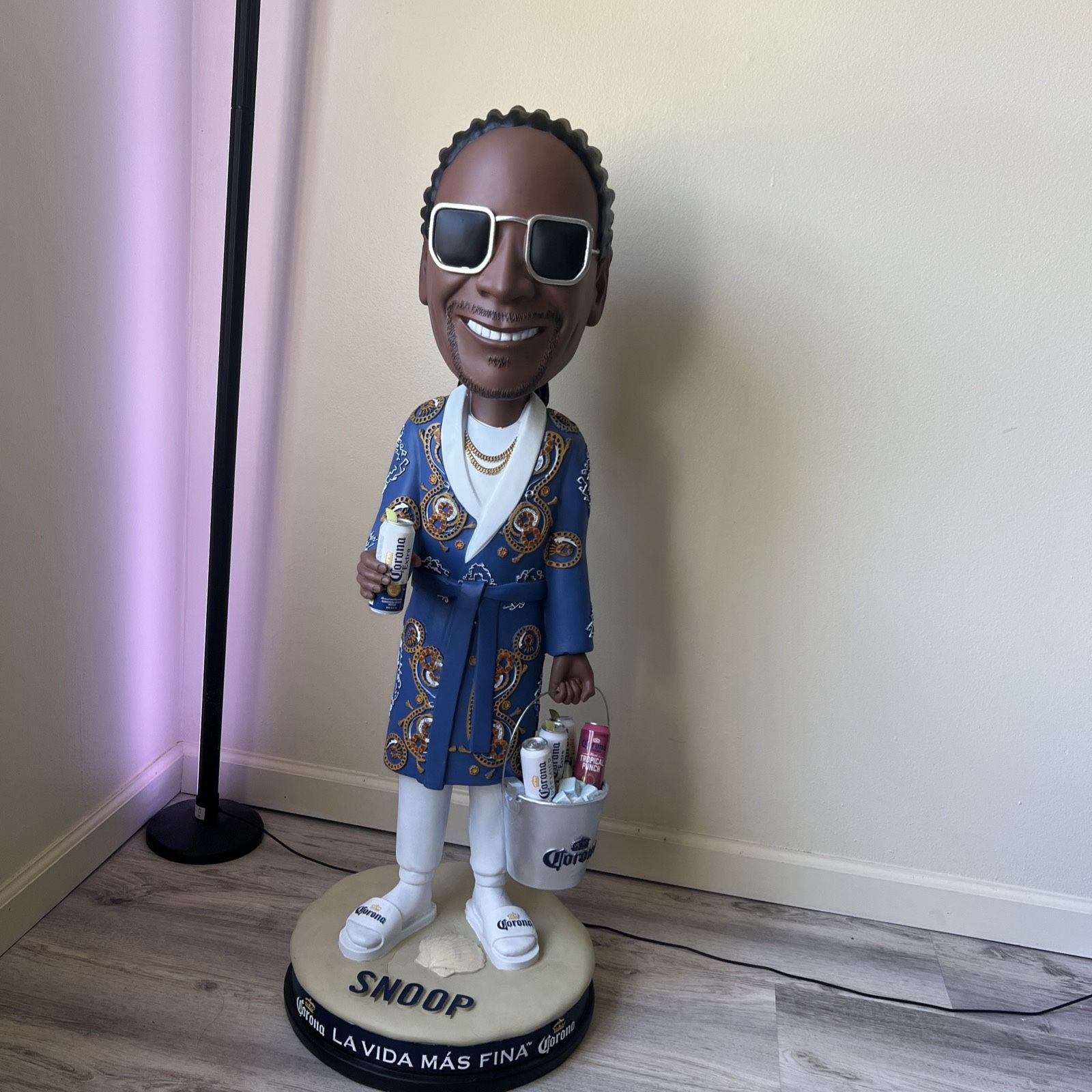 RARE 43”. SNOOP DOGG.(BLUE  SUIT).. CORONA BEER BOBBLEHEAD STORE DISPLAY STATUE
