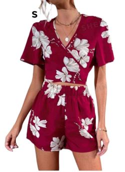 New women’s 2 piece setFloral Crop Top and Shorts Set Size S