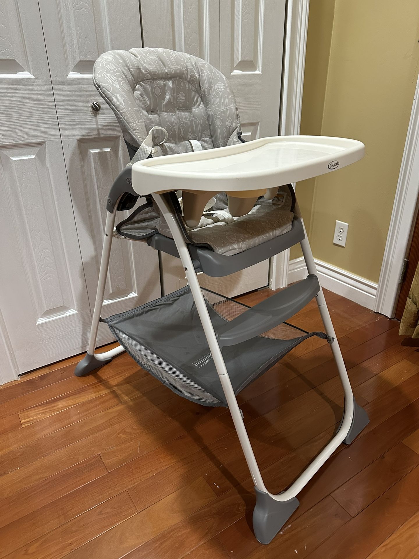 Graco Slim Snacker Highchair