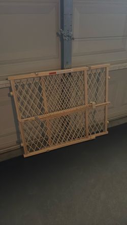 Free adjustable baby gate