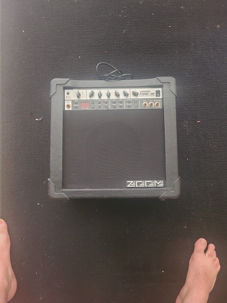 ZOOM Fire Guitar Amp- 18
