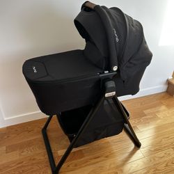 Nuna Swiv & Triv Series Bassinet + Stand