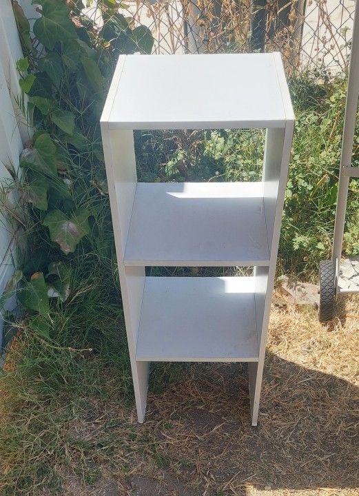 White Bookshelf/nightstand/end Table