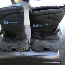 Ozark Trail, Winter Boots, fabric upper, black Velcro, Kendall, size 7