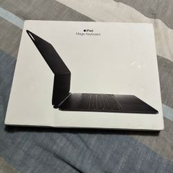 IPAD MAGIC KEYBOARD