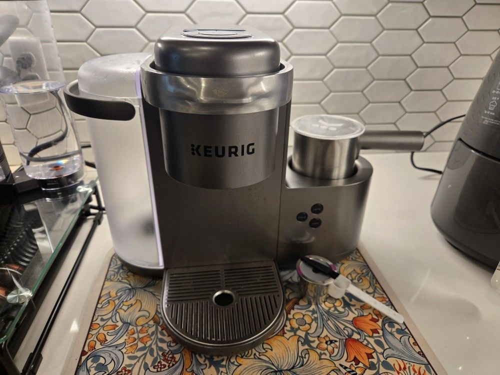 Keurig®
K-Café® Special Edition Single Serve Coffee Latte & Cappuccino Maker