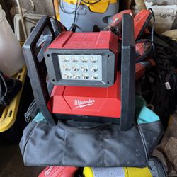 Lámpara 18 volt de batería y corriente