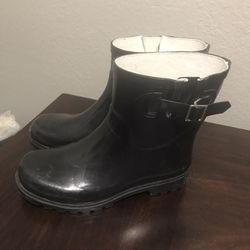 Womens Rubber Boots.  7-8.  