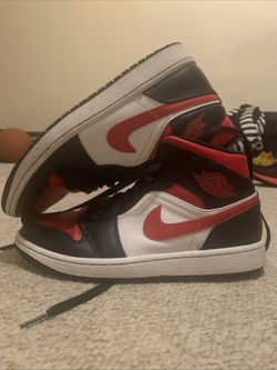 Sz 9.5- NIKE AIR JORDAN 1 MID MENS ‘BRED TOE’-(554724-122) BLACK, RED, WHITE 