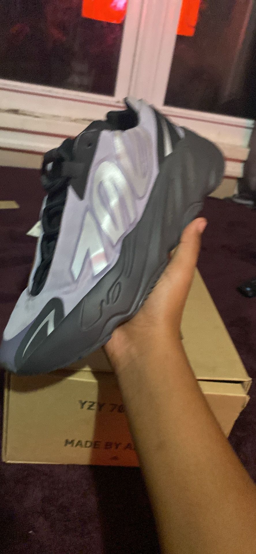 YEEZY 700 GEODE SIZE 8.5
