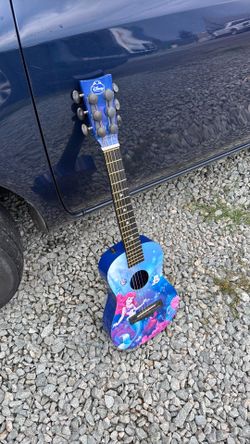 Kids playing guitar