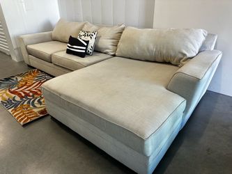 BEIGE SECTIONAL COUCH W/ FREE DELIVERY