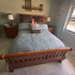 Bedroom Set.   Real Wood!