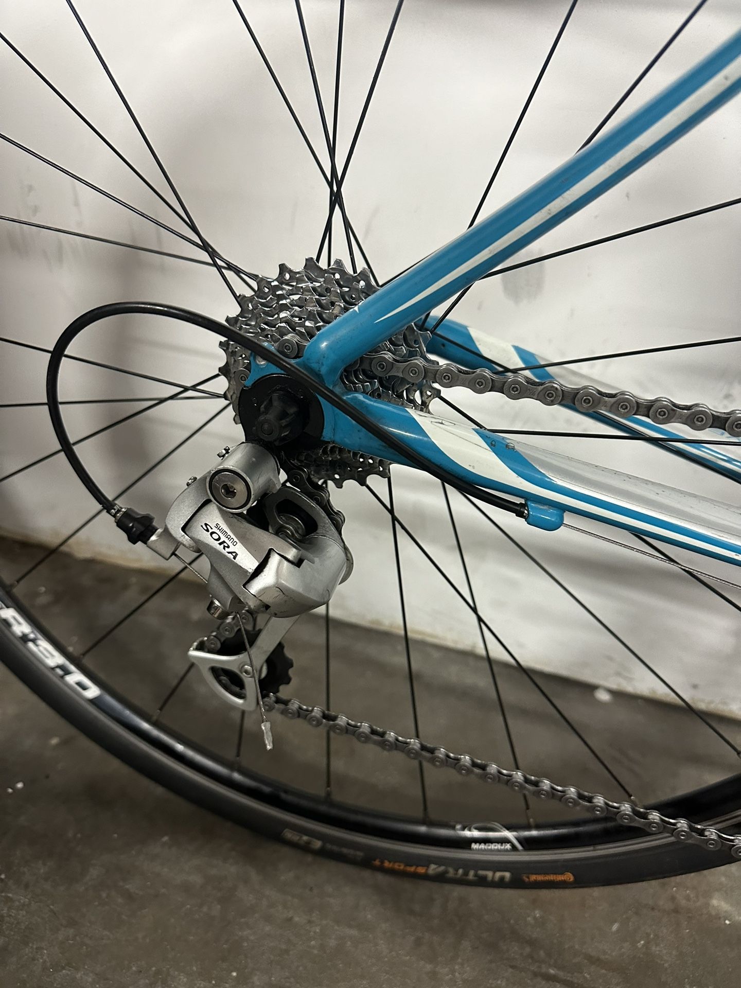 Road Bike Canondale Synapse Ultra 48cm for Sale in Los Angeles, CA