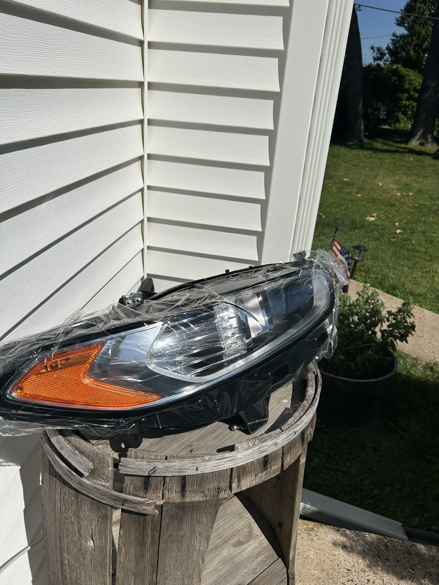 Headlight passenger side ford fusion 2013-2016