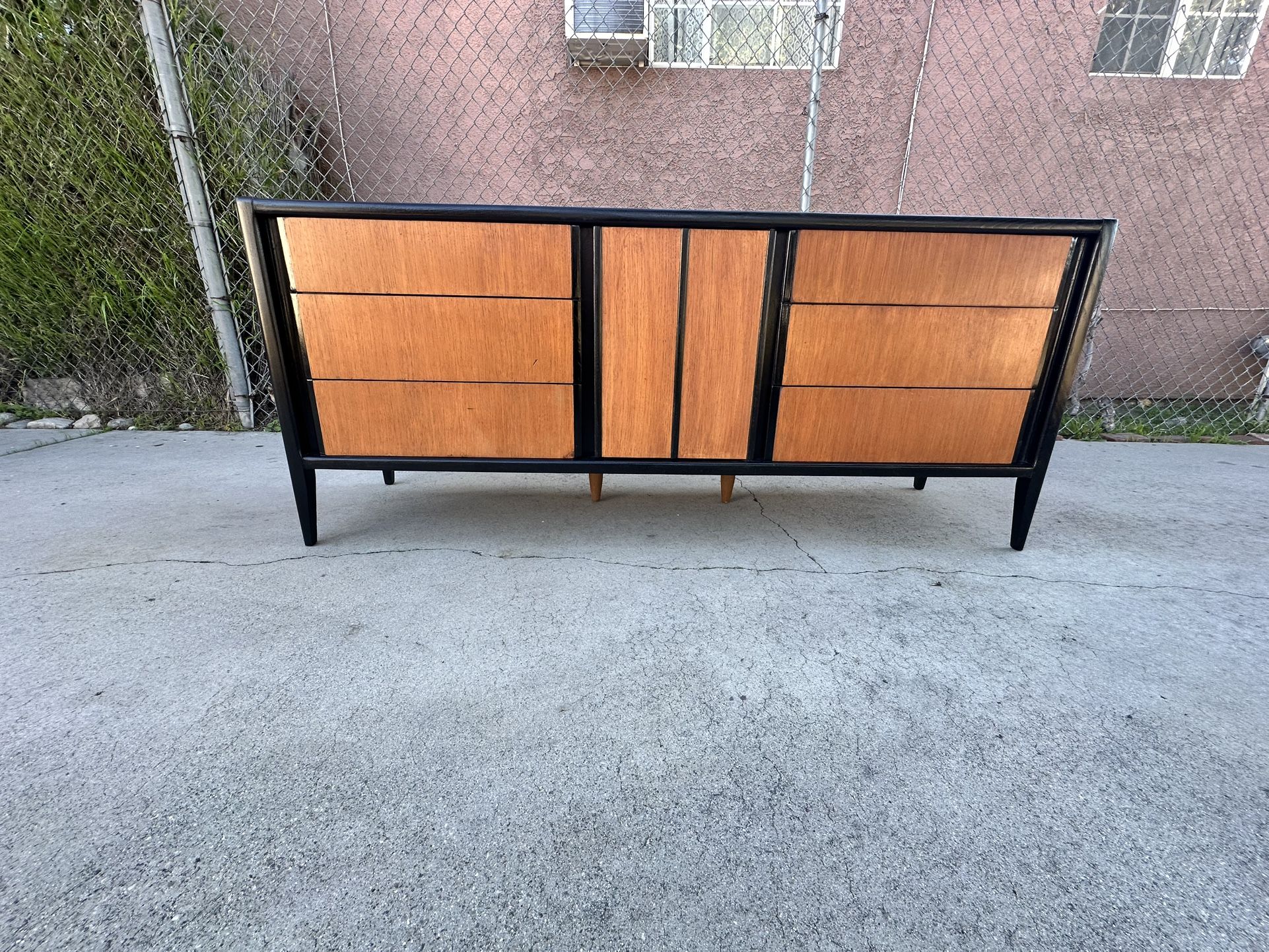Mid Century (MCM) Media Dresser Sideboard Credenza Cabinet Tv Stand Entertainment Center Buffet.