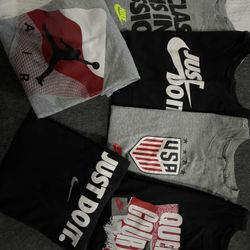 Boys youth size extra large Nike T-shirts