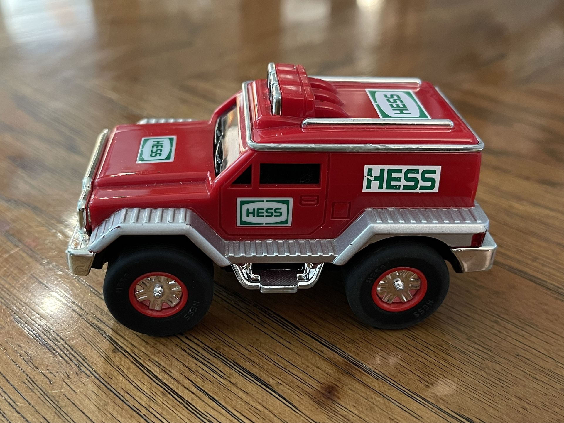 2005 Light Up Emergency Hess Truck Vehicle Toy 