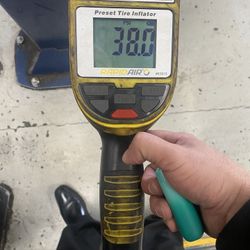 Rapid Air Digital Tire Inflator Gauge