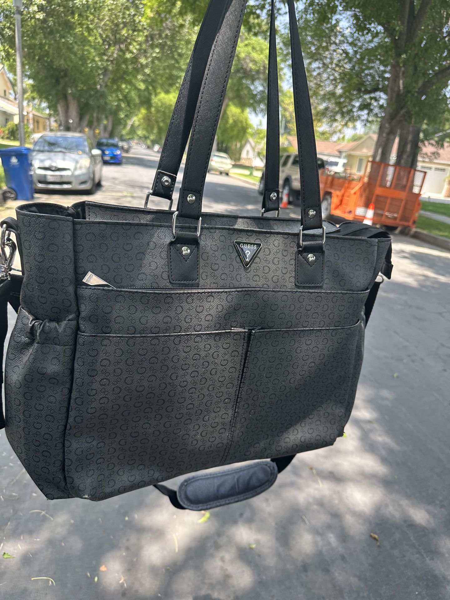 Guess Travel Bag for Sale in Los Angeles, CA - OfferUp
