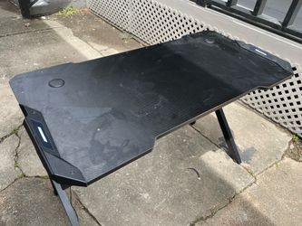 Gaming desk