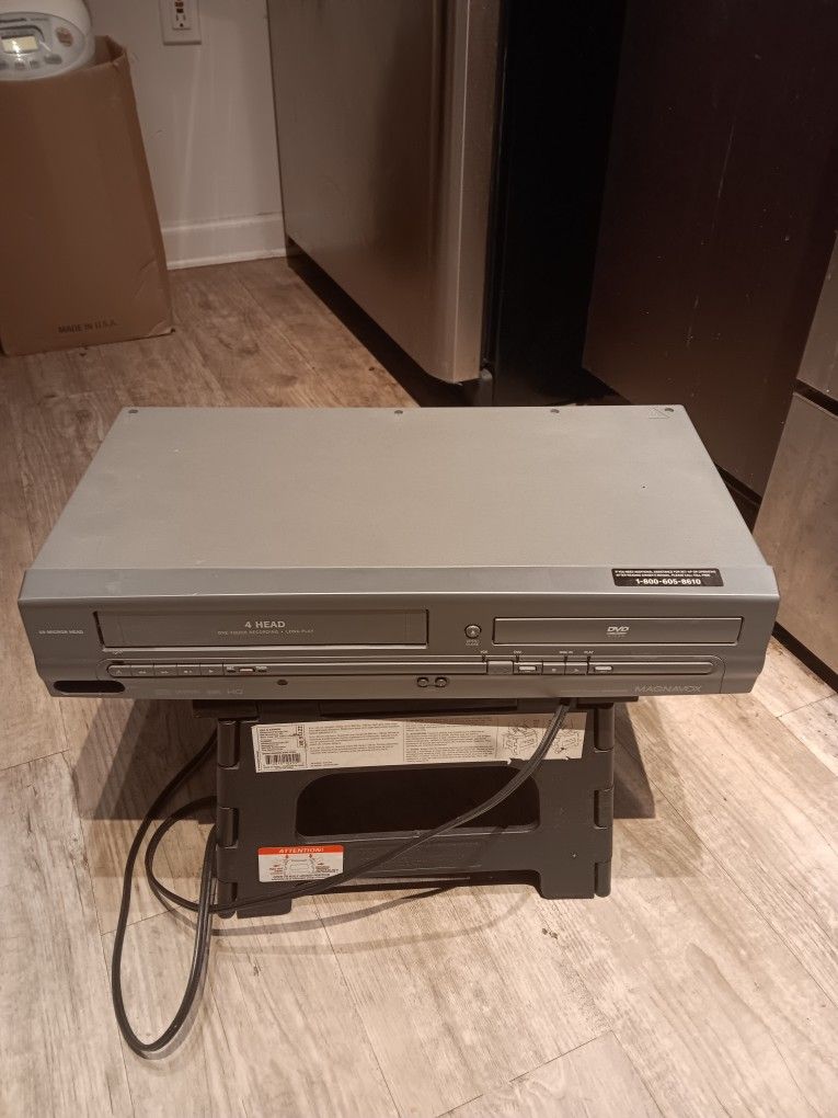 Magnavox DVD VCR Combo Player VHS Recorder 2005 MWD2205 Clean Tested