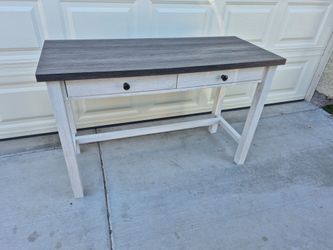 SIGNATURE DESIGN BY ASHLEY// DESK WITH 2 DRAWERS,  IN VERY GOOD CONDITION