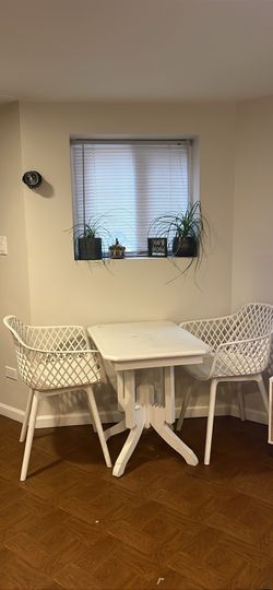 Breakfast Table With 2 Chairs