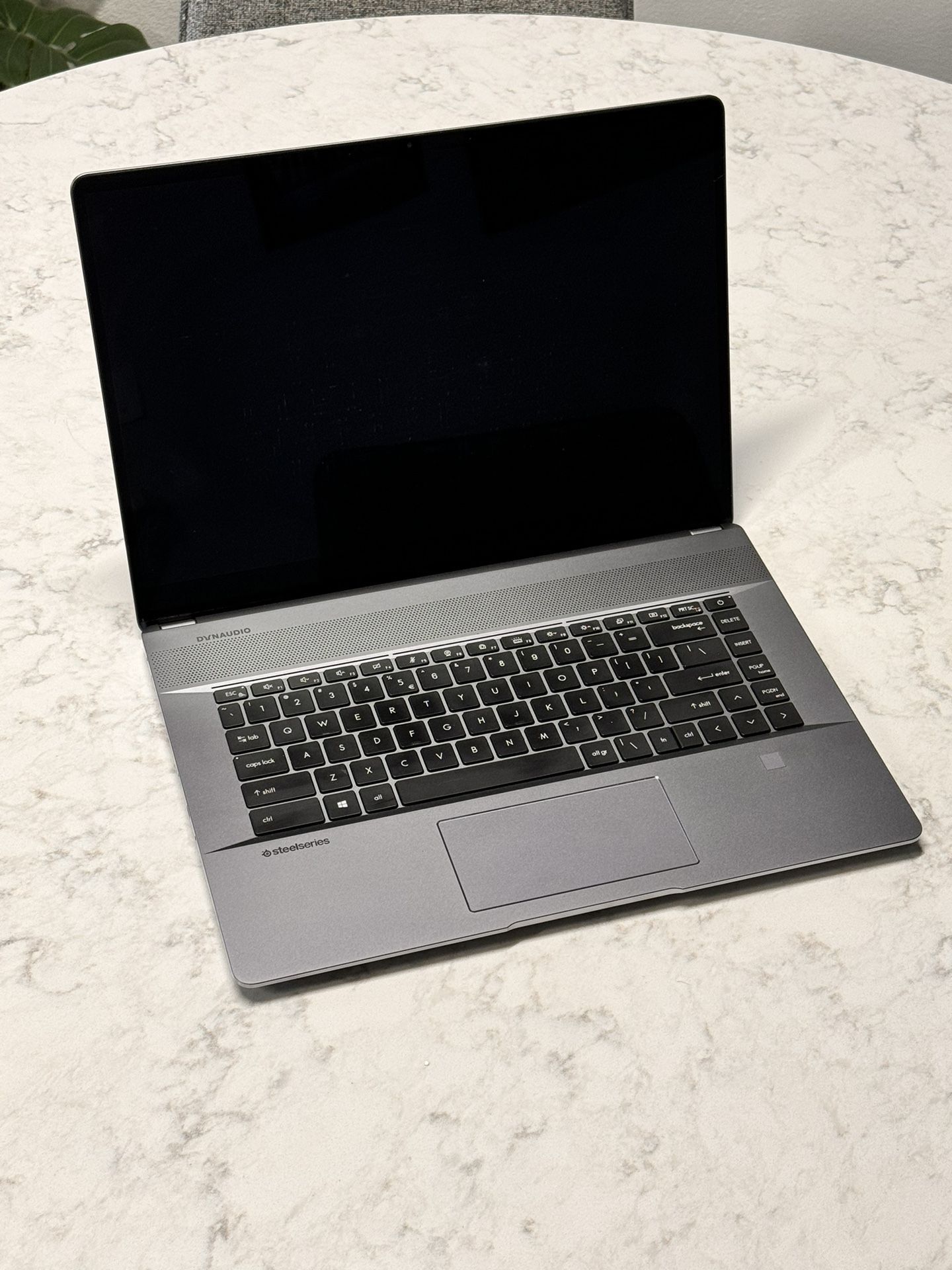 MSI CREATOR 16 Laptop
