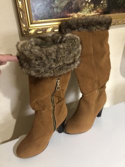 Botas Size 7.5 M Like New/ Las Use Solamente Una Vez