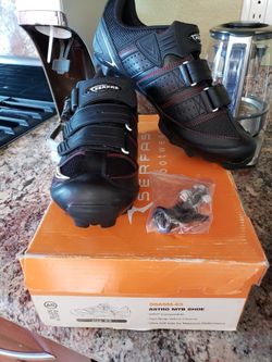Bicycle shoes / bike pedals