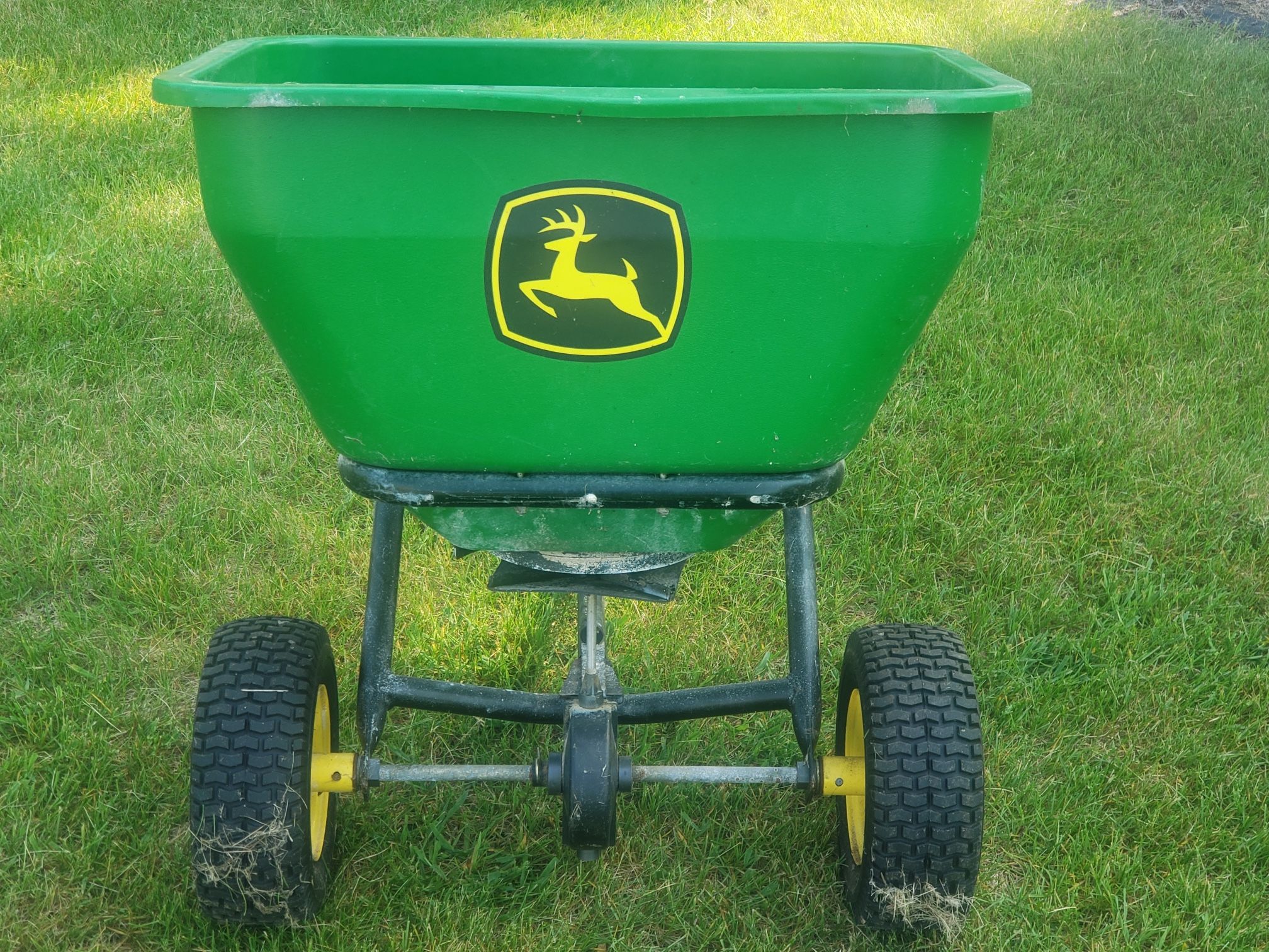 John Deere Pull Behind Grass / Fertilizer Spreader