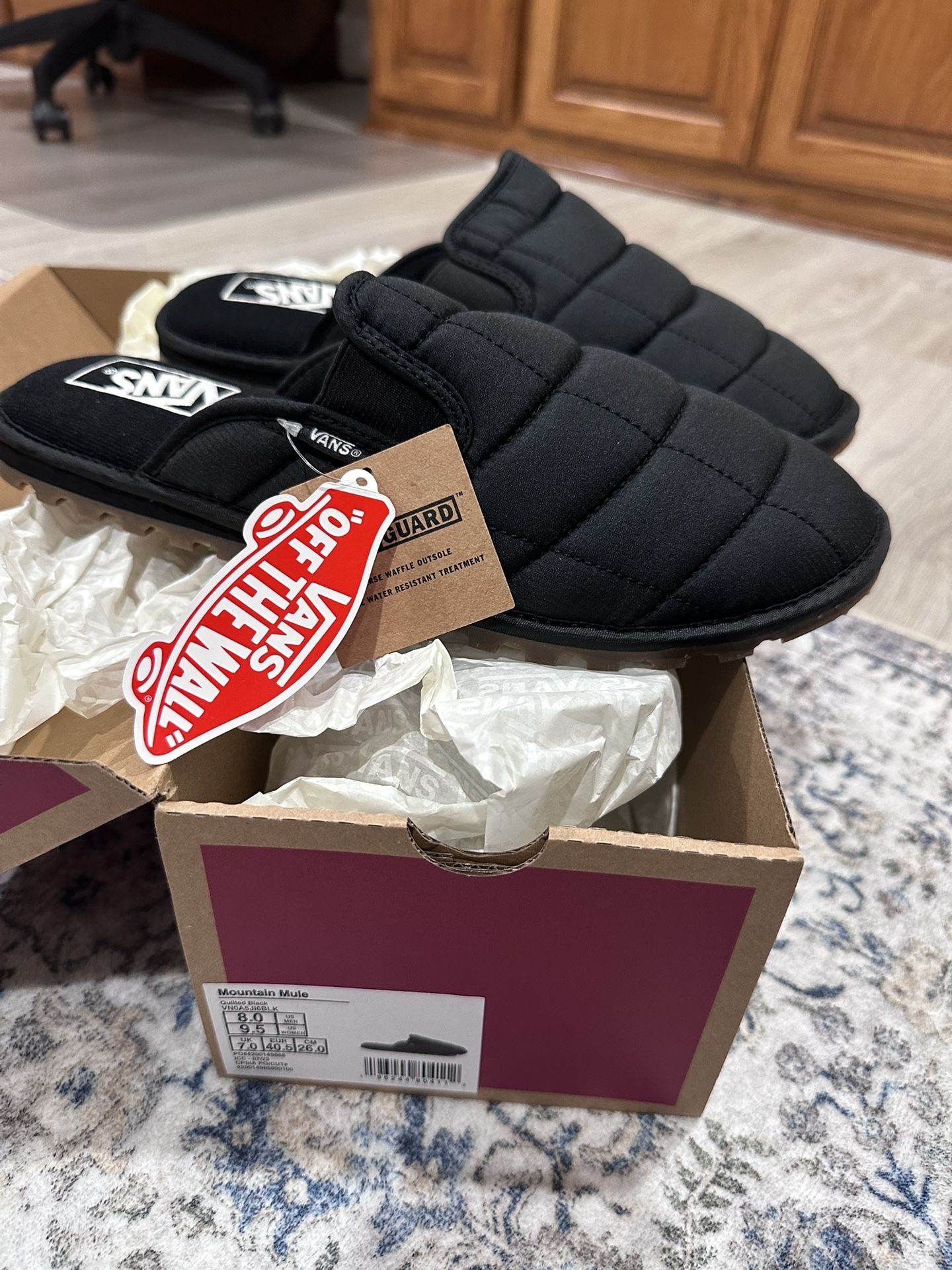 Vans Slippers Women’s Size 9.5 (Brand New)