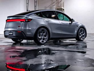 22" Unplugged Performance Cybrhex Wheels + Yokohama Tires (Tesla Model Y)